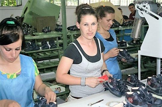 UNDP Albania Löhne in Albanien: Skandalös niedrig! Kampagne für Saubere Kleidung | Clean Clothes Campaign Germany