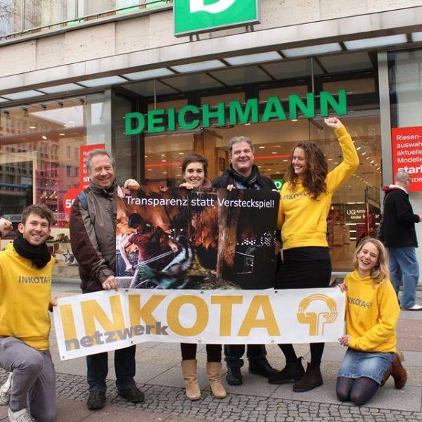 Transparenz statt Versteckspiel - Proteste sind angekommen 3 Transparenz statt Versteckspiel Proteste sind angekommen 4 Transparenz statt Versteckspiel - Proteste sind angekommen Kampagne für Saubere Kleidung | Clean Clothes Campaign Germany