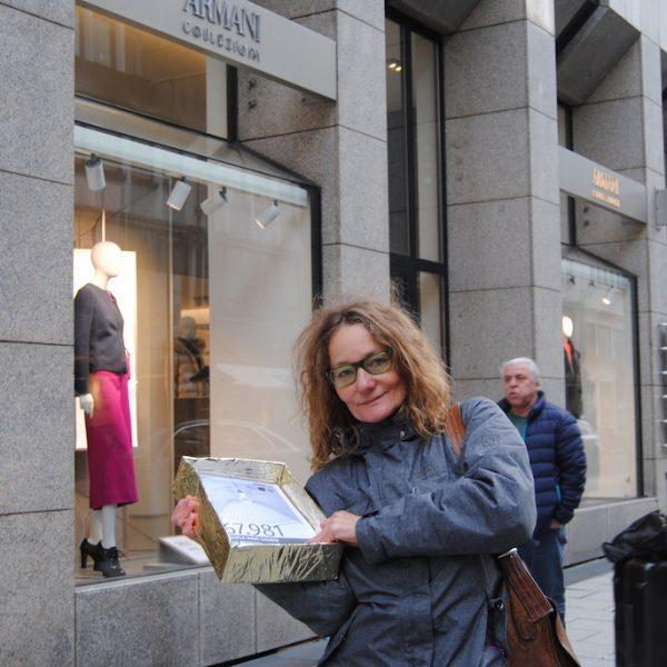 70.000 Menschen fordern Armani und Primark auf, ihre Lieferketten offenzulegen 13 20180109 Armani@Hannover 01 70.000 Menschen fordern Armani und Primark auf, ihre Lieferketten offenzulegen Kampagne für Saubere Kleidung | Clean Clothes Campaign Germany