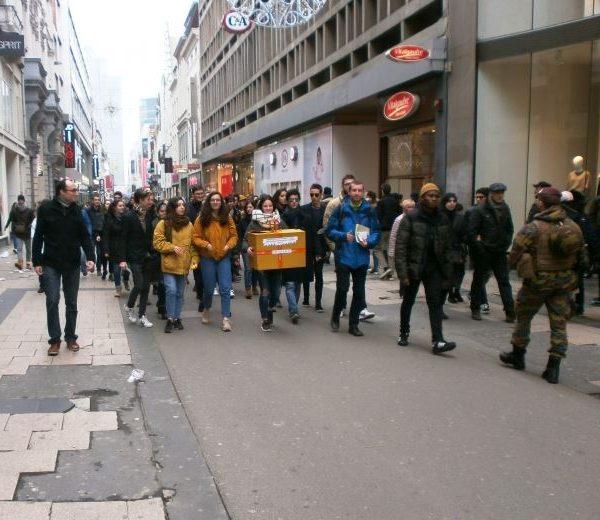 70.000 Menschen fordern Armani und Primark auf, ihre Lieferketten offenzulegen 10 GoTransparent Januar 2018 7 70.000 Menschen fordern Armani und Primark auf, ihre Lieferketten offenzulegen Kampagne für Saubere Kleidung | Clean Clothes Campaign Germany