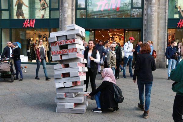 Aktiv werden! 10 Jenga Brandschutz Fluchtwege Lohn zum Leben Inspektionen Arbeitsschutz alle wichtige Bestandteile der Sicherstellung menschenwuerdiger Arbeitsbedingung 7 Aktiv werden! Kampagne für Saubere Kleidung | Clean Clothes Campaign Germany