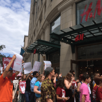 H&M versprach existenzsichernden Lohn ab 2018 – Wir erinnern an die noch ausstehende Umsetzung 1 HM versprach existenzsichernden Lohn ab 2018 650x485 H&M versprach existenzsichernden Lohn ab 2018 – Wir erinnern an die noch ausstehende Umsetzung Kampagne für Saubere Kleidung | Clean Clothes Campaign Germany