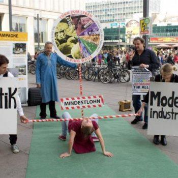 ReverseLimbo 11 e1522162041455 Kampagne NÄHERINNEN VERDIENEN MEHR. EXISTENZLOHN FÜR ALLE! gestartet Kampagne für Saubere Kleidung | Clean Clothes Campaign Germany