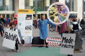 ReverseLimbo 2 Kampagne NÄHERINNEN VERDIENEN MEHR. EXISTENZLOHN FÜR ALLE! gestartet Kampagne für Saubere Kleidung | Clean Clothes Campaign Germany