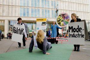 ReverseLimbo 6 Kampagne NÄHERINNEN VERDIENEN MEHR. EXISTENZLOHN FÜR ALLE! gestartet Kampagne für Saubere Kleidung | Clean Clothes Campaign Germany