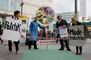 ReverseLimbo 9 Kampagne NÄHERINNEN VERDIENEN MEHR. EXISTENZLOHN FÜR ALLE! gestartet Kampagne für Saubere Kleidung | Clean Clothes Campaign Germany