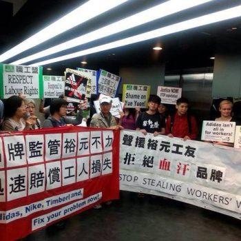 China: Mehr als 40.000 ArbeiterInnen streiken für soziale Sicherheit 1 adidas YueYuen HongKong1 1 China: Mehr als 40.000 ArbeiterInnen streiken für soziale Sicherheit Kampagne für Saubere Kleidung | Clean Clothes Campaign Germany