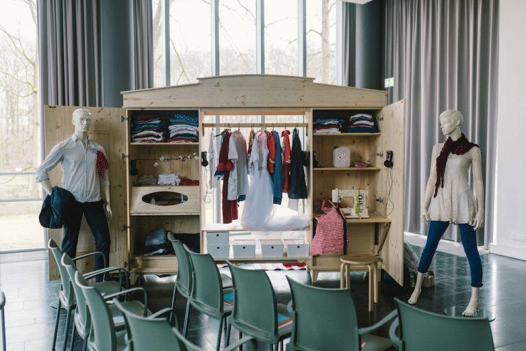 Tuchfuehlung Eroeffnung Ausstellung 011 copy Tuchfühlung - Vom Reinwaschen und Schönfärben Kampagne für Saubere Kleidung | Clean Clothes Campaign Germany