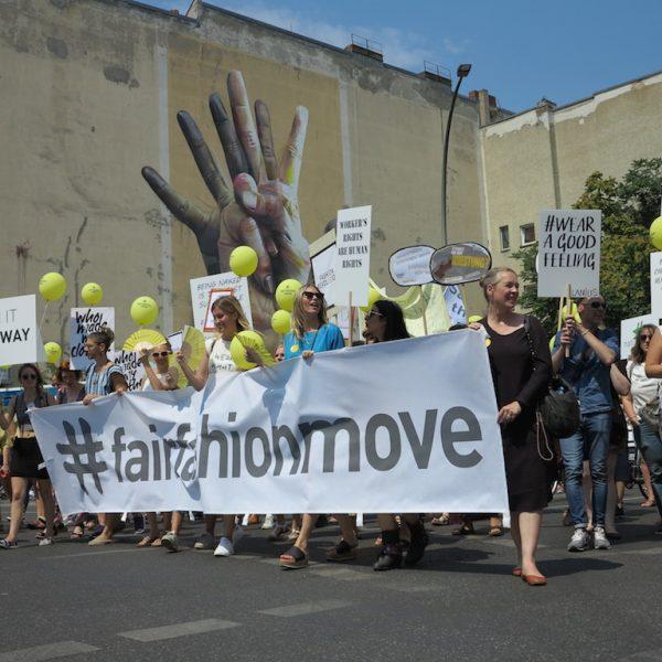 #FairFashionMove: Demo für Menschenrechte und Nachhaltigkeit 5 FairFashionMove Menschenrechte und Nachhaltigkeit sind mehr wert als Fast Fashion und Style 10 #FairFashionMove: Demo für Menschenrechte und Nachhaltigkeit Kampagne für Saubere Kleidung | Clean Clothes Campaign Germany