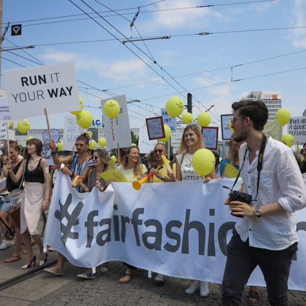 #FairFashionMove: Demo für Menschenrechte und Nachhaltigkeit 12 FairFashionMove Menschenrechte und Nachhaltigkeit sind mehr wert als Fast Fashion und Style 12 #FairFashionMove: Demo für Menschenrechte und Nachhaltigkeit Kampagne für Saubere Kleidung | Clean Clothes Campaign Germany