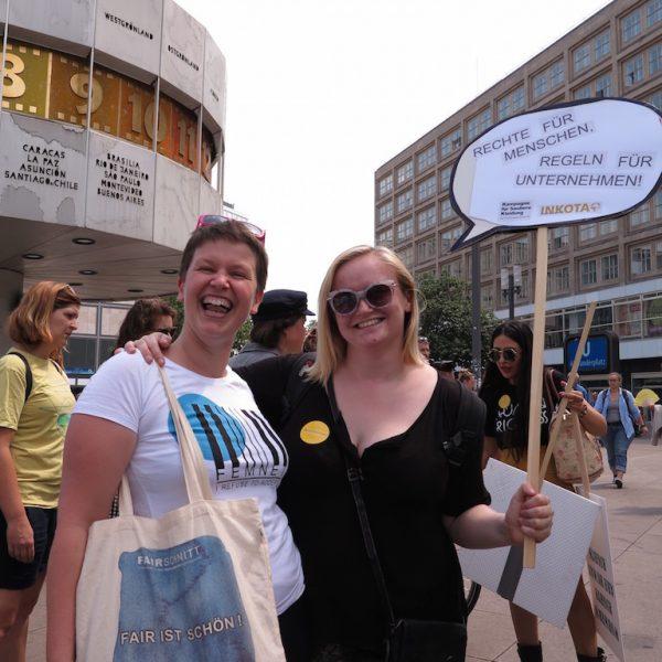 #FairFashionMove: Demo für Menschenrechte und Nachhaltigkeit 9 FairFashionMove Menschenrechte und Nachhaltigkeit sind mehr wert als Fast Fashion und Style 14 #FairFashionMove: Demo für Menschenrechte und Nachhaltigkeit Kampagne für Saubere Kleidung | Clean Clothes Campaign Germany