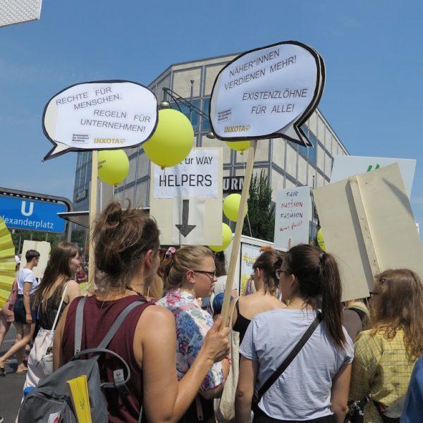 #FairFashionMove: Demo für Menschenrechte und Nachhaltigkeit 8 FairFashionMove Menschenrechte Und Nachhaltigkeit Sind Mehr Wert Als Fast Fashion Und Style