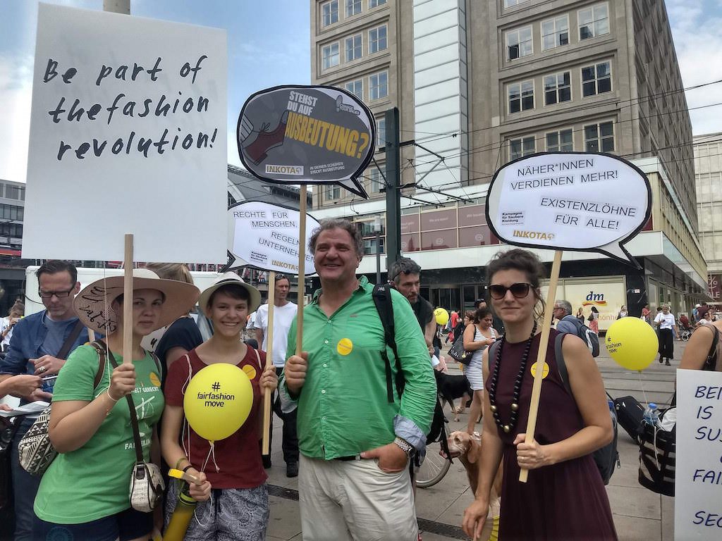 #FairFashionMove: Demo für Menschenrechte und Nachhaltigkeit 3 FairFashionMove Menschenrechte und Nachhaltigkeit sind mehr wert als Fast Fashion und Style 17 #FairFashionMove: Demo für Menschenrechte und Nachhaltigkeit Kampagne für Saubere Kleidung | Clean Clothes Campaign Germany