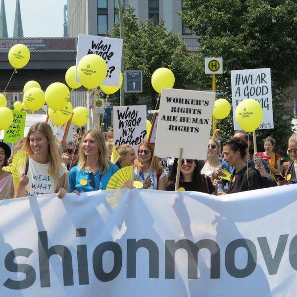 #FairFashionMove: Demo für Menschenrechte und Nachhaltigkeit 17 FairFashionMove Menschenrechte und Nachhaltigkeit sind mehr wert als Fast Fashion und Style 6 #FairFashionMove: Demo für Menschenrechte und Nachhaltigkeit Kampagne für Saubere Kleidung | Clean Clothes Campaign Germany