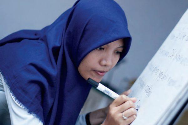 Mindestlöhne in Indonesien - von Existenzsicherung keine Spur 24 Kollektivverhandlungen und Mindestloehne in Indonesien copy 2 Mindestlöhne in Indonesien - von Existenzsicherung keine Spur Kampagne für Saubere Kleidung | Clean Clothes Campaign Germany