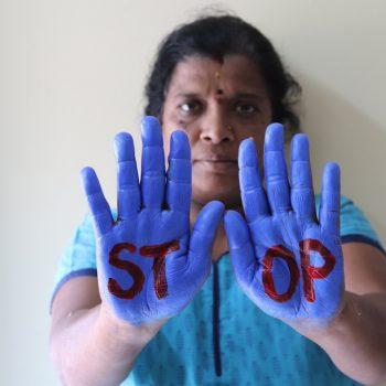 Blaue Haende gegen Gewalt copy FEMNET copy Setze ein Zeichen #gegenGewalt an Frauen! Kampagne für Saubere Kleidung | Clean Clothes Campaign Germany