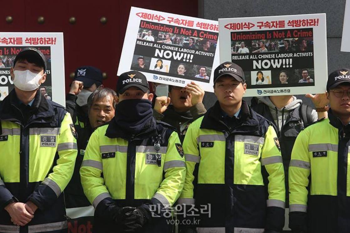 Indonesien, Bangladesch und China: Unterstütze Arbeiter*innen jetzt! 4 workers china Indonesien, Bangladesch und China: Unterstütze Arbeiter*innen jetzt! Kampagne für Saubere Kleidung | Clean Clothes Campaign Germany