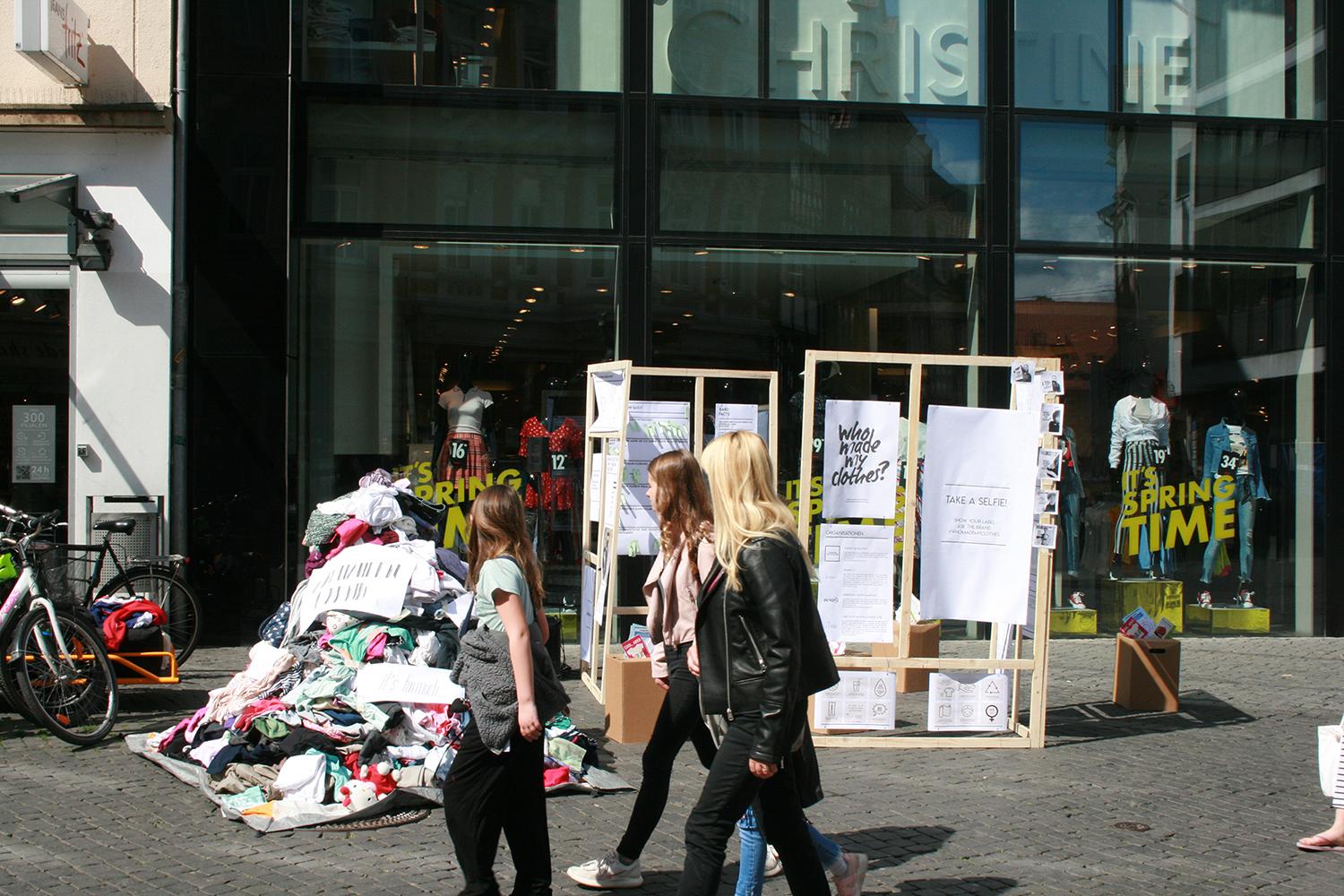 Rückblick: #NieWiederRanaPlaza - 6 Jahre danach 11 IMG 2056 reduziert Rückblick: #NieWiederRanaPlaza - 6 Jahre danach Kampagne für Saubere Kleidung | Clean Clothes Campaign Germany