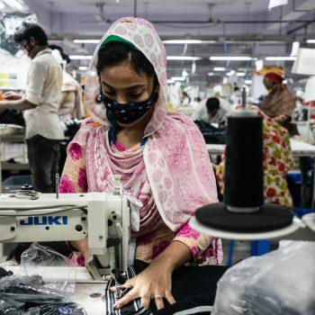 RS1321 Bangladesh CleanClothes 18 VAD02660 KristofVadino scaled 36 Textilbündnis-Unternehmen schließen Probelauf für Lieferkettengesetz ab Kampagne für Saubere Kleidung | Clean Clothes Campaign Germany