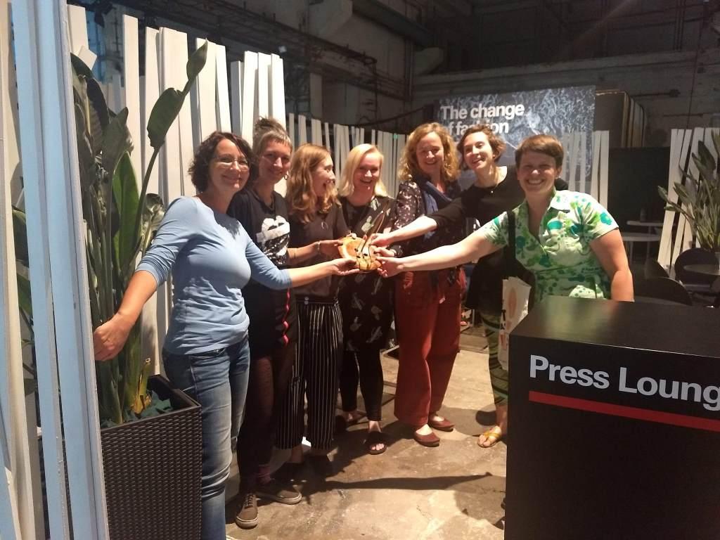 CCC-Regionalgruppen mit Aktionspreis „Spitze Nadel“ für Turn Around H&M gewürdigt 3 IMG 20190703 200317592 CCC-Regionalgruppen mit Aktionspreis „Spitze Nadel“ für Turn Around H&M gewürdigt Kampagne für Saubere Kleidung | Clean Clothes Campaign Germany