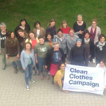 Fünf Wochenenden in fünf Städten mit engagierten Menschen = 22 FairCademy-Absolvent*innen 1 square 19 05 26 FairCademy Gruppenfoto klein Fünf Wochenenden in fünf Städten mit engagierten Menschen = 22 FairCademy-Absolvent*innen Kampagne für Saubere Kleidung | Clean Clothes Campaign Germany