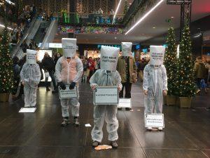 CLEAN FRIDAY: Bundesweite Aktionen gegen Gewinne ohne Gewissen 4 Dresden 3 scaled CLEAN FRIDAY: Bundesweite Aktionen gegen Gewinne ohne Gewissen Kampagne für Saubere Kleidung | Clean Clothes Campaign Germany