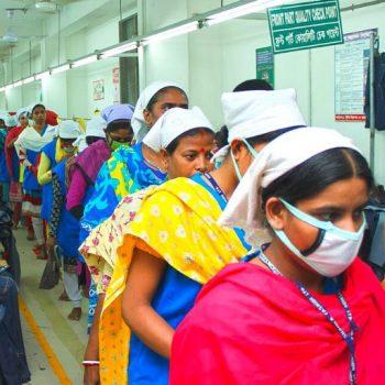 Modemarken müssen den Beschäftigten, die ihre Kleidung herstellen, jetzt zur Seite stehen 1 Auswirkungen des Coronavirus auf Arbeiter innen e1585659020577 Modemarken müssen den Beschäftigten, die ihre Kleidung herstellen, jetzt zur Seite stehen Kampagne für Saubere Kleidung | Clean Clothes Campaign Germany