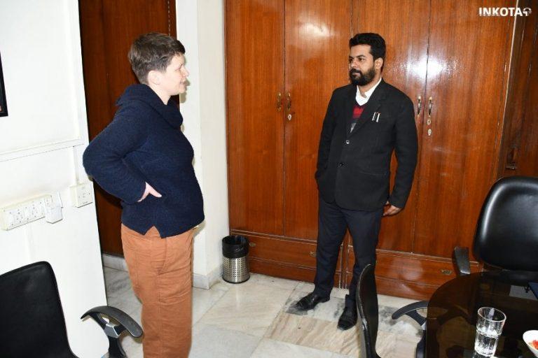 Reisebericht: Aus dem Leben von Schuh- und Lederarbeiter*innen in Indien 5 Schuhe Indien c INKOTA 1 Reisebericht: Aus dem Leben von Schuh- und Lederarbeiter*innen in Indien Kampagne für Saubere Kleidung | Clean Clothes Campaign Germany