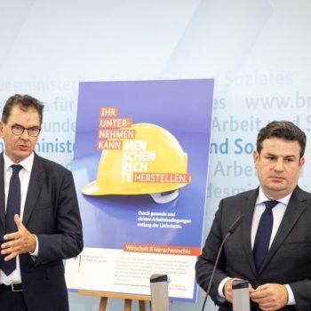 PK Mueller Heil 1300x650 1 Großer Erfolg für die Menschenrechte: Bundesminister kündigen Lieferkettengesetz an – Merkel stellt sich hinter die Pläne Kampagne für Saubere Kleidung | Clean Clothes Campaign Germany