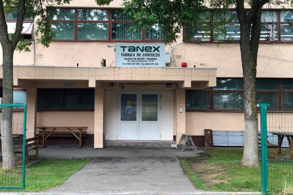 Tanex factory entrance Erfolg: Näherinnen in Rumänien erhalten in Coronakrise zunächst vorenthaltenen Lohn Kampagne für Saubere Kleidung | Clean Clothes Campaign Germany