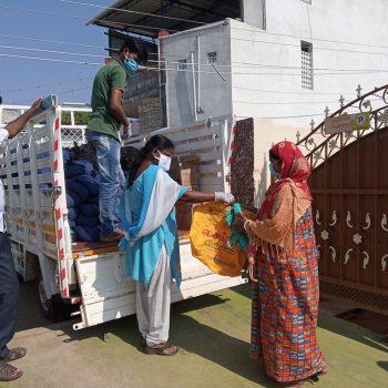 Synthese-Bericht: Auswirkungen von COVID-19 auf die Textilindustrie 1 Essensausgabe Save IndiencSAVE Synthese-Bericht: Auswirkungen von COVID-19 auf die Textilindustrie Kampagne für Saubere Kleidung | Clean Clothes Campaign Germany