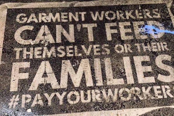 Modeunternehmen müssen Löhne für Arbeiter*innen garantieren! Bündnis startet Kampagne #PayYourWorkers 10 Modeunternehmen muessen Loehne fuer Arbeiter innen garantieren Modeunternehmen müssen Löhne für Arbeiter*innen garantieren! Bündnis startet Kampagne #PayYourWorkers Kampagne für Saubere Kleidung | Clean Clothes Campaign Germany