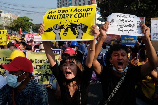 Myanmars Arbeiter innen leisten weiter Widerstand Trotz Verhaftung von Arbeitsrechtsaktivistin Myo Myo Aye: Myanmars Arbeiter*innen leisten weiter Widerstand Kampagne für Saubere Kleidung | Clean Clothes Campaign Germany