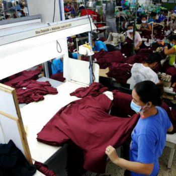 Maquilas Arbeiterin FEASIES Salvador Copyright estrategianegocios 940x619 1 Jetzt zur Fußball-Europameisterschaft 2021 für Arbeitsrechte aktiv werden! Kampagne für Saubere Kleidung | Clean Clothes Campaign Germany