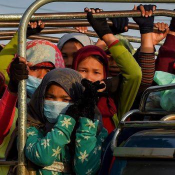 csm c AFP GettyImages CAMBODIA ECONOMY LABOUR TEXTILE WORKERS COMMUTE HD 4c55478f76 109 Mio. Dollar Lohn­diebstahl: Modefirmen lassen Textilarbeiter*innen in der Pandemie im Stich Kampagne für Saubere Kleidung | Clean Clothes Campaign Germany