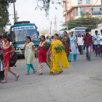 Corona Indien Bangladesch Fabriken ziehen Haelfte der Kosten fuer Impfungen vom Gehalt ab Femnet Fabriken ziehen Hälfte der Kosten für Impfungen vom Gehalt ab Kampagne für Saubere Kleidung | Clean Clothes Campaign Germany