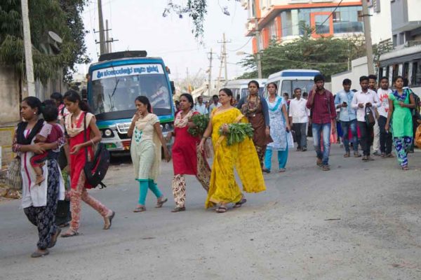Fabriken ziehen Hälfte der Kosten für Impfungen vom Gehalt ab 3 Corona Indien Bangladesch Fabriken ziehen Haelfte der Kosten fuer Impfungen vom Gehalt ab Femnet Fabriken ziehen Hälfte der Kosten für Impfungen vom Gehalt ab Kampagne für Saubere Kleidung | Clean Clothes Campaign Germany
