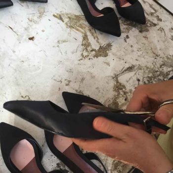 Der Schuh- und Ledersektor in der Türkei – ein Gewinner der Pandemie? 1 Tuerkei Schuproduktion c Support To Life 2021 Der Schuh- und Ledersektor in der Türkei – ein Gewinner der Pandemie? Kampagne für Saubere Kleidung | Clean Clothes Campaign Germany