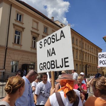 PHOTO 2021 06 30 16 48 36 1 Arbeiter*innen fordern Abfindungen von Olymp Kampagne für Saubere Kleidung | Clean Clothes Campaign Germany