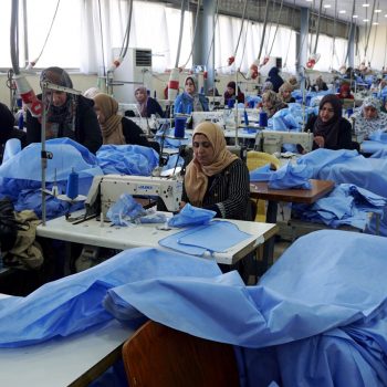 Türkische Textilarbeiter*innen verdienen nur ein Viertel dessen, was sie zum Leben brauchen würden 1 garmentworker2 Reuters Türkische Textilarbeiter*innen verdienen nur ein Viertel dessen, was sie zum Leben brauchen würden Kampagne für Saubere Kleidung | Clean Clothes Campaign Germany