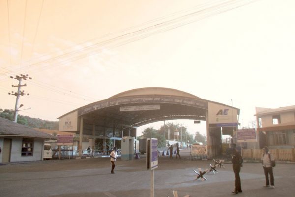 Union Busting bei NEXT 5 Sir Lanka Eingang EPZ Katunayake Foto D.Weinbrenner Union Busting bei NEXT Kampagne für Saubere Kleidung | Clean Clothes Campaign Germany