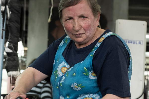 worker3 livingWage2022 e1659953013923 Osteuropa und Türkei: Zalando, Adidas, Olymp & Co. haben keine Ausrede mehr! Kampagne für Saubere Kleidung | Clean Clothes Campaign Germany