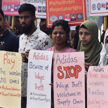 Fordere von adidas: Stop Lohndiebstahl und Arbeitsrechtsverletzungen in deinen Lieferketten! 1 202208 adidas Bangladesch2 Fordere von adidas: Stop Lohndiebstahl und Arbeitsrechtsverletzungen in deinen Lieferketten! Kampagne für Saubere Kleidung | Clean Clothes Campaign Germany