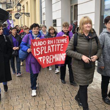 Fall Orljava: "Wir wollen endlich unsere Abfindungen!" 1 202211 Demonstration Orljava OLYMP PayYourWorkers Fall Orljava: "Wir wollen endlich unsere Abfindungen!" Kampagne für Saubere Kleidung | Clean Clothes Campaign Germany