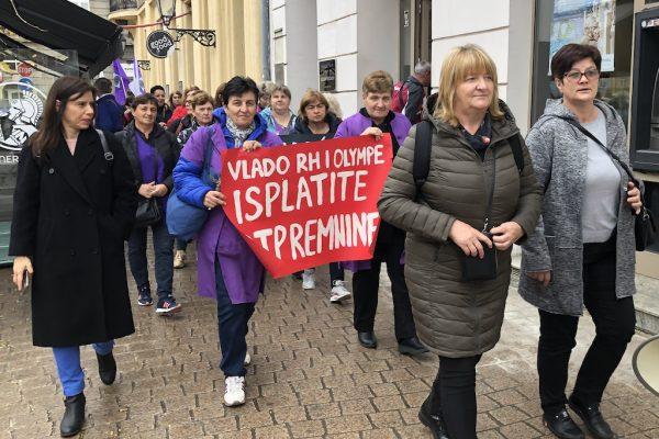 202211 Demonstration Orljava OLYMP PayYourWorkers Fall Orljava: "Wir wollen endlich unsere Abfindungen!" Kampagne für Saubere Kleidung | Clean Clothes Campaign Germany