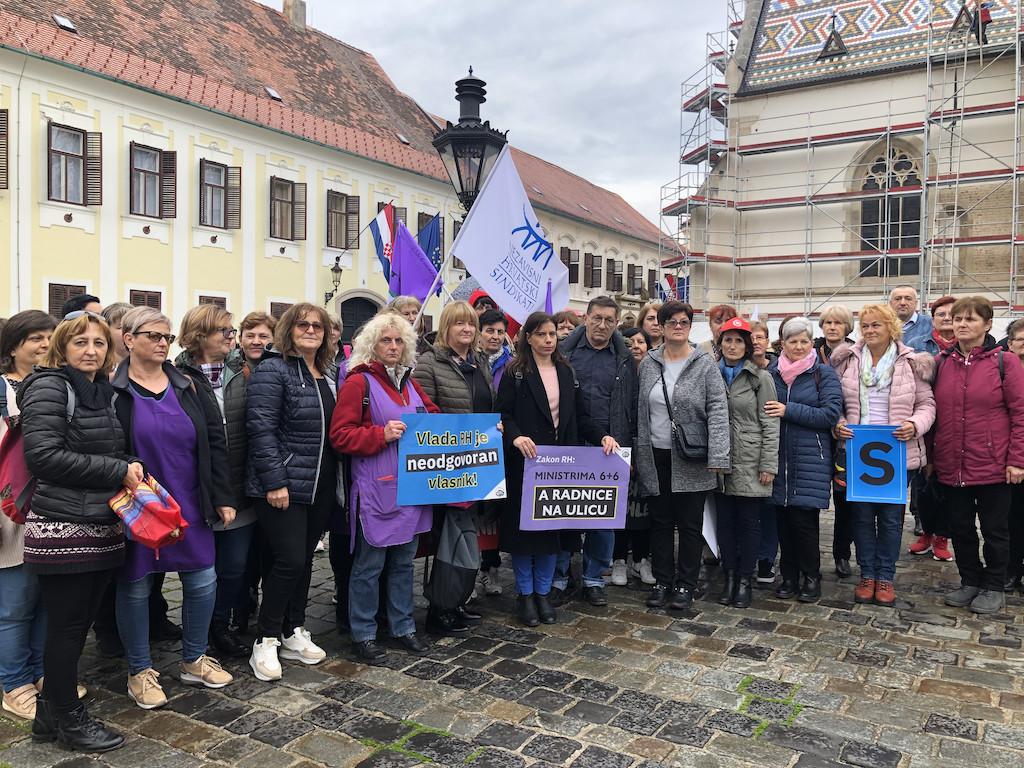 Fall Orljava: "Wir wollen endlich unsere Abfindungen!" 2 202211 Orljava PayYourWorkers OLYMP Fall Orljava: "Wir wollen endlich unsere Abfindungen!" Kampagne für Saubere Kleidung | Clean Clothes Campaign Germany