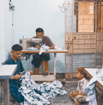 Ungesund, unsicher und unterbezahlt – Arbeitsbedingungen in Südasiens Fabriken 1 Studie Arbeitsbedingungen in Suedasiens Fabriken Ungesund, unsicher und unterbezahlt – Arbeitsbedingungen in Südasiens Fabriken Kampagne für Saubere Kleidung | Clean Clothes Campaign Germany