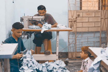 Ungesund, unsicher und unterbezahlt – Arbeitsbedingungen in Südasiens Fabriken 7 Studie Arbeitsbedingungen in Suedasiens Fabriken e1678029381317 Ungesund, unsicher und unterbezahlt – Arbeitsbedingungen in Südasiens Fabriken Kampagne für Saubere Kleidung | Clean Clothes Campaign Germany