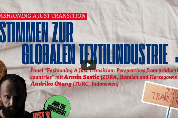NGOs: Wie sieht ein gerechter Wandel in der Modeindustrie aus? 20 Ausschnitt aus einem Video mit Text "Stimmen zur Globalen Textilindustrie"